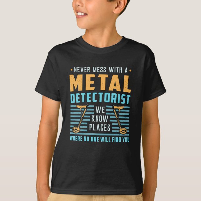 Metal Detecting Detectorist Detector Gift Idea T-Shirt (Front)