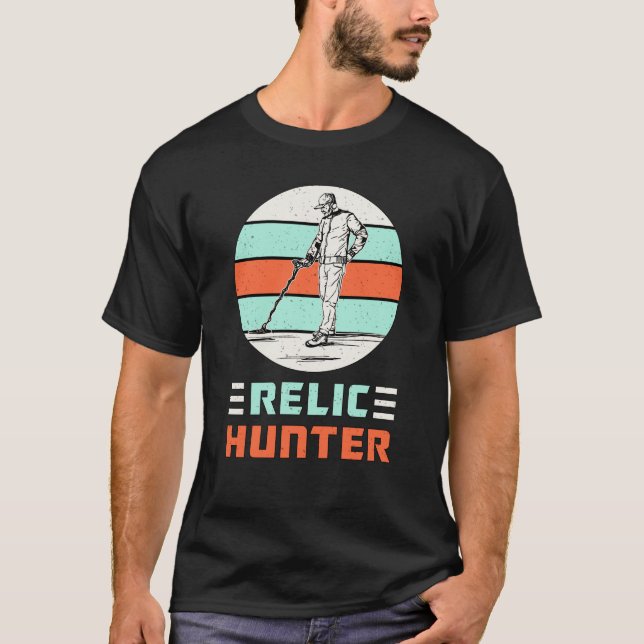 Metal Detecting Detectorist Retro Funny Gift Idea T-Shirt (Front)