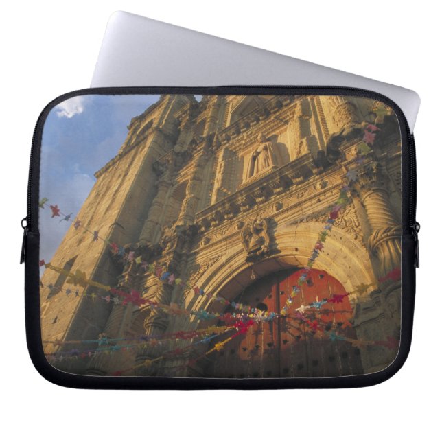Mexico, Oaxaca, Templo de San Felipe de Neri 2 Laptop Sleeve (Front)