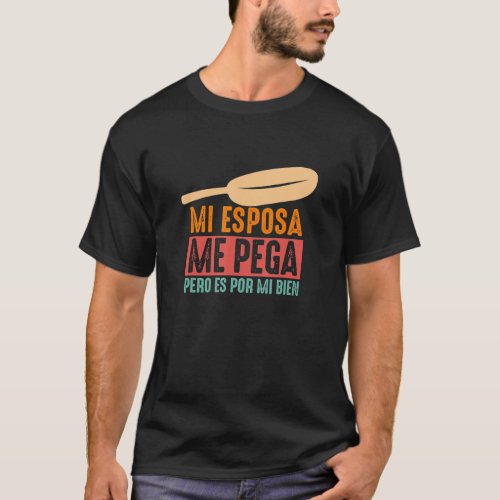 Mi Esposa Me Pega Pero Es Por Mi Bien  Mexican Lat T_Shirt