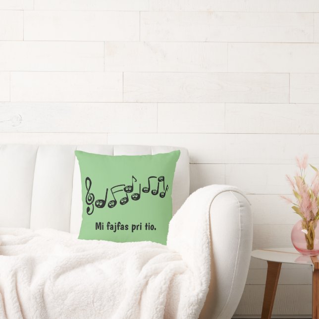 Mi fajfas pri tio. throw pillow (Couch)