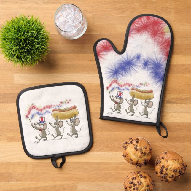 Mic, Mac & Moe's Happy 4th of July Oven Mitt & Pot Holder Set (Top Down)