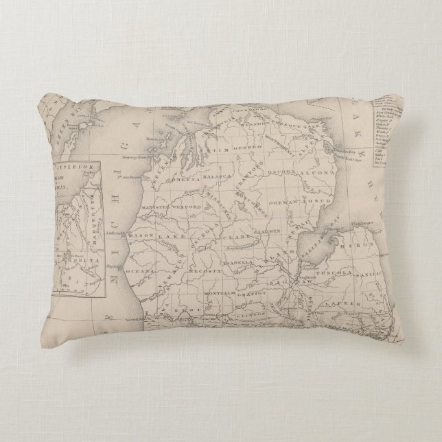 Michigan 9 decorative pillow (Front)