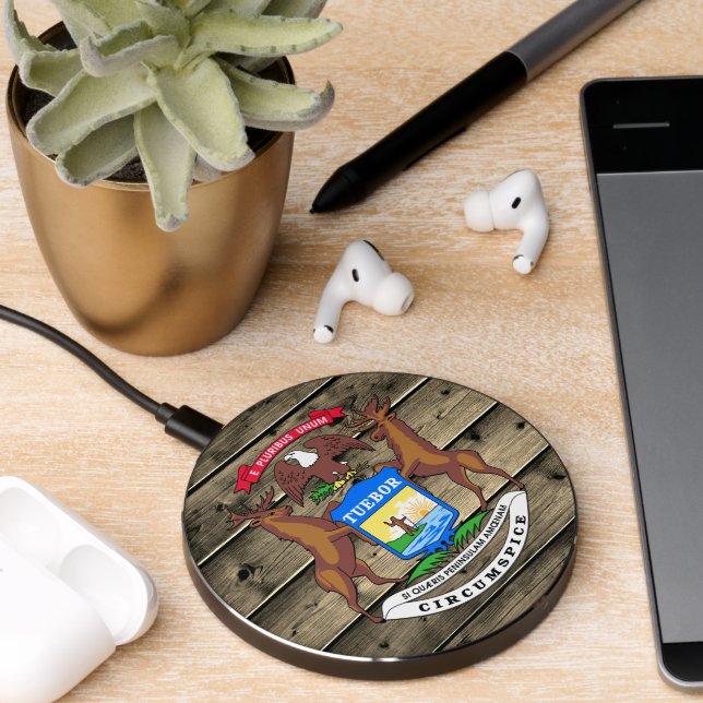 Michigan Rustic Wood Coat of Arms, flag, USA Wireless Charger (Desk 2)