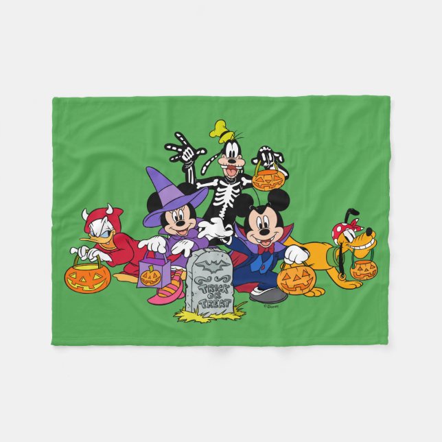 Mickey Halloween Fun with Friends Fleece Blanket (Front (Horizontal))