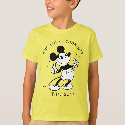 Mickey Mouse  Mickey Mouse Who Loves Cooking T_Shirt