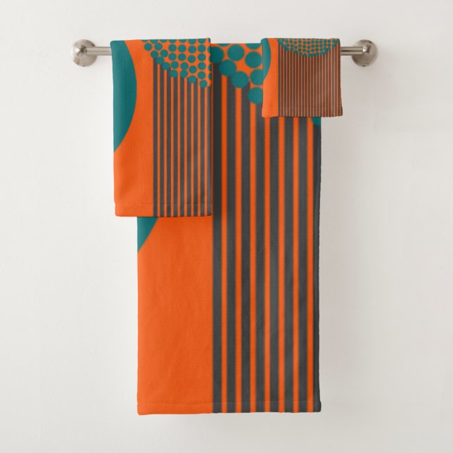 Mid-Century Modern Circles and Lines Bath Towel Set (Insitu)