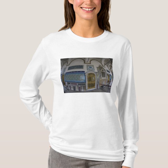 Middle East Turkey and city of Istanbul with the 2 T-Shirt (Front)