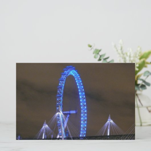 Millennium Wheel London (Standing Front)