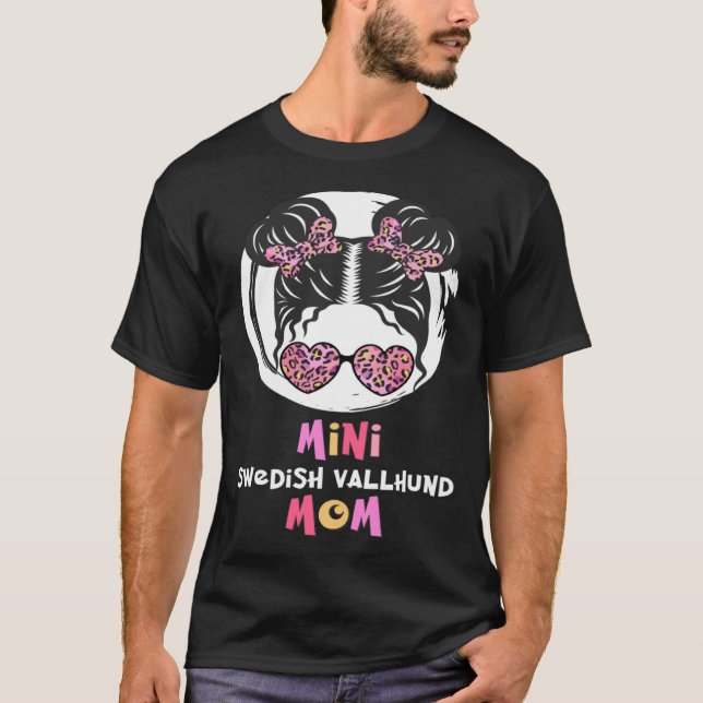 Mini Swedish Vallhund Mom Swedish Vallhund dog gir T-Shirt (Front)