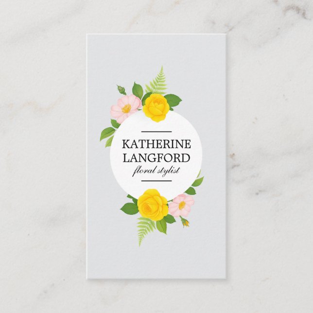 Minimal Floral Wreath Beauty Salon Gray Business Card (Front)