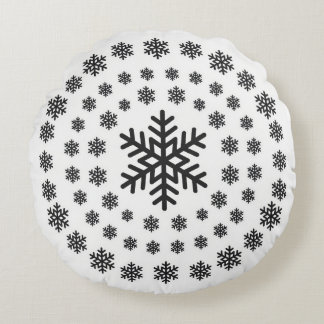 Minimalist Black and White Snowflakes Mandala Xmas Round Pillow