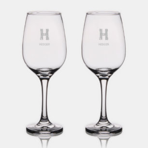 MINIMALIST BLACK ONE LETTER MONOGRAM NAME CLEAR WINE GLASS