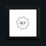 Minimalist & Chic Twing Wedding Monogram Design Gift Box<br><div class="desc">This box have a minimalist & chic twing Wedding monogram design. Fully customizable is the ideal design for a simple and elegant wedding. Design applicable to any event: Wedding, birthday, anniversary ... and everything you can think of. Perfect to give to your parents, ladies and godparents for your wedding, including...</div>