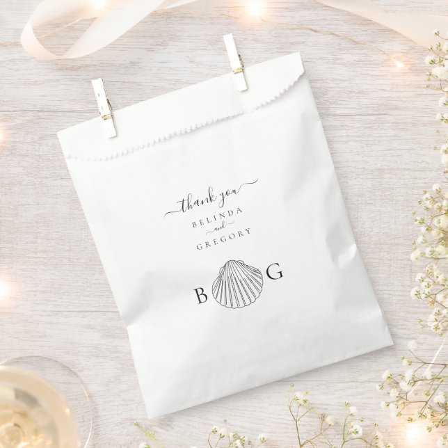 Minimalist Clam Seashell Monogram Wedding Favor Favor Bag (Clipped)