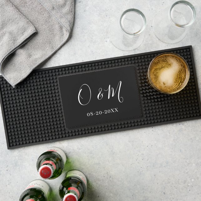 Minimalist Elegant Black Monogram Classic Wedding Bar Mat (Insitu (Bar 1))