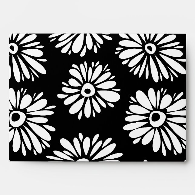 Minimalist Groovy Black and White Daisy Pattern Envelope (Front)