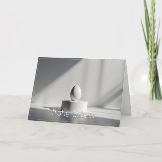 Minimalistisches Osterei auf modernem Podest Card