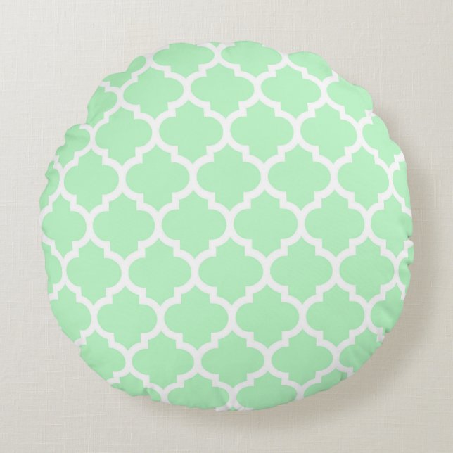 Mint White Moroccan Quatrefoil Pattern #5 Round Pillow (Front)