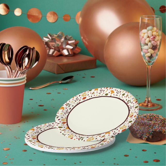 Mixed autumn leaves paper plates (Multi)