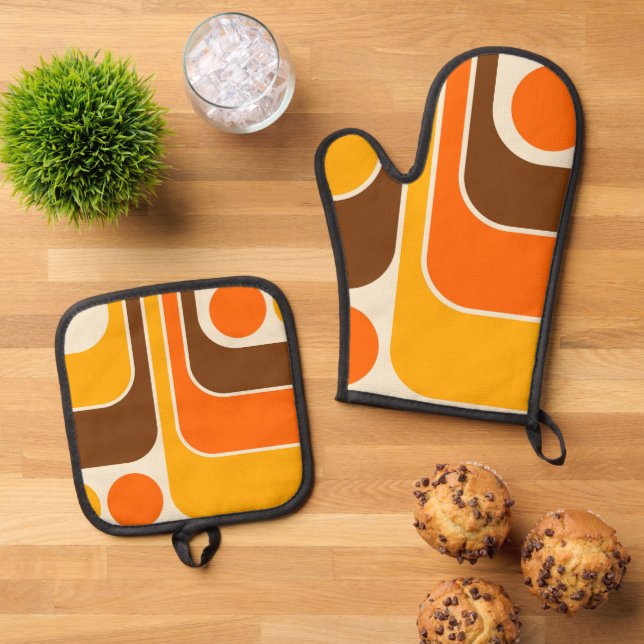 Mod 1970s Retro Style Geometric Design Oven Mitt & Pot Holder Set (Top Down)