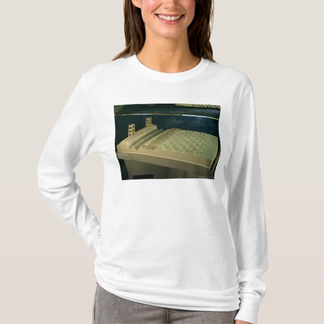 Model of Caesar's defences at Alesia T-Shirt (Front)