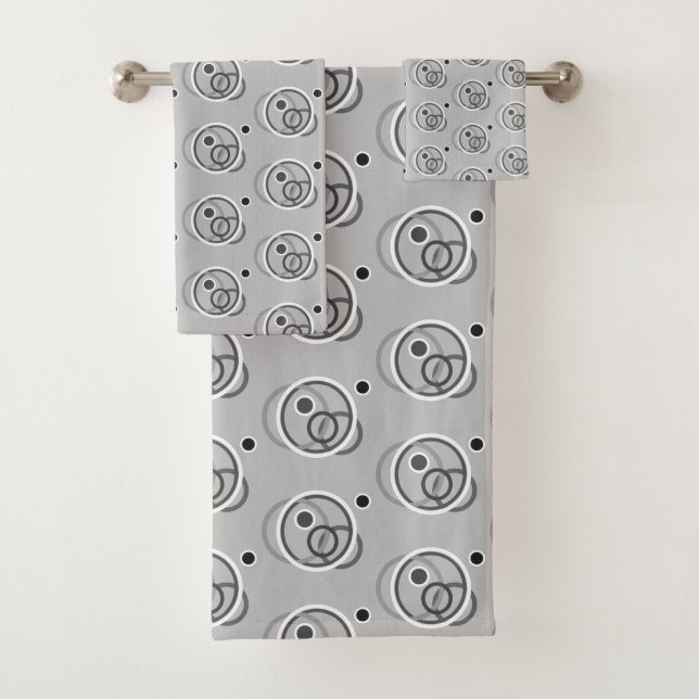 Modern Abstract Circles on Light Silver Gray Bath Towel Set (Insitu)