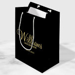 Modern Black and Gold Personalized Groomsman Medium Gift Bag<br><div class="desc">Modern Black and Gold Personalized Groomsman Gifts featuring personalized groomsman's name in gold modern script font style with title and wedding date in modern sans serif font style on black background. Also perfect for best man, father of the bride, bridesmaid, maid of honor, mother of the bride and more. Please...</div>
