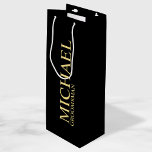 Modern Black and Gold Personalized Groomsman Wine Gift Bag<br><div class="desc">Modern Black and White Personalized Groomsman Gifts featuring personalized groomsman's name and title in gold classic serif font style on black background. Also perfect for Best Man, Father of the Bride and more. Please Note: The foil details are simulated in the artwork. No actual foil will be used in the...</div>