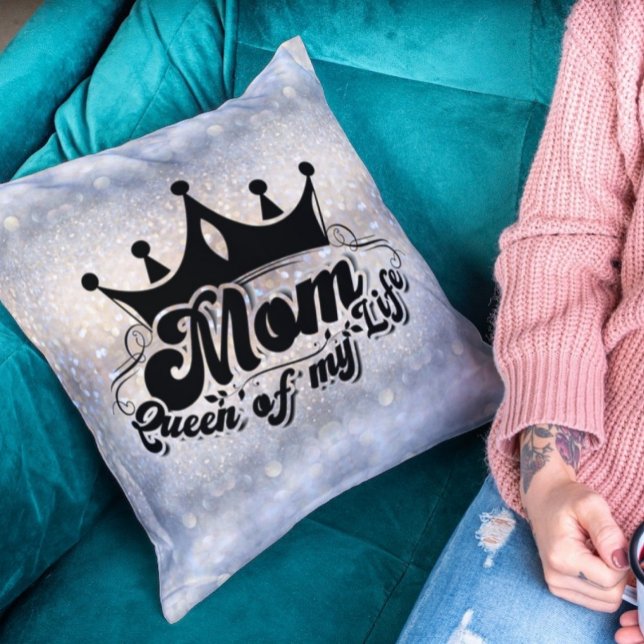 Modern Black Crown, MOM Queen of my life  Throw Pillow (Creator Uploaded)