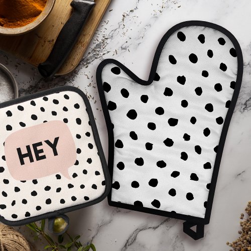 Modern Black Dots  Bubble Chat Pink With Hey Oven Mitt  Pot Holder Set