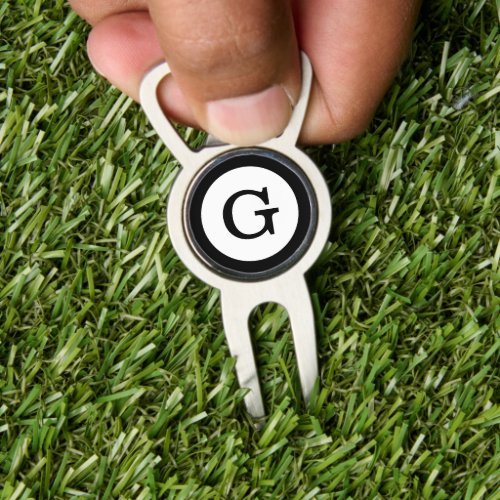 Modern Black Monogram with Circle Border Divot Tool