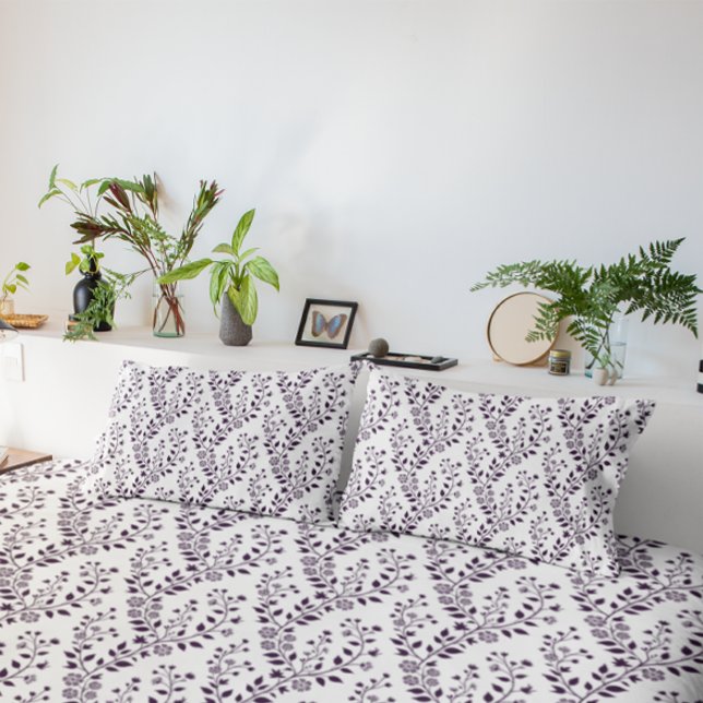 Modern Boho Floral Pattern Plum White Pillow Case (Creator Uploaded)
