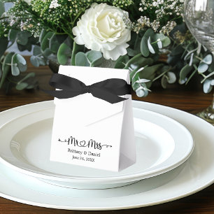 Modern Calligraphy Heart Mr. and Mrs. Wedding Favor Boxes