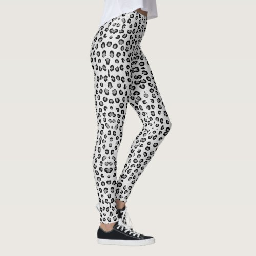 Modern Chic Wildlife Leopard Animal Print Pattern  Leggings