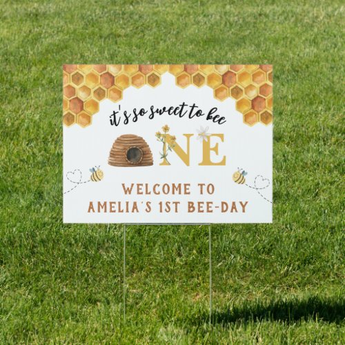 Modern Cute Its so sweet to bee 1st bday welcome Sign