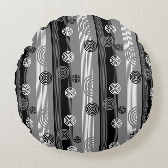 Modern design in Black and White Round Pillow (Front)