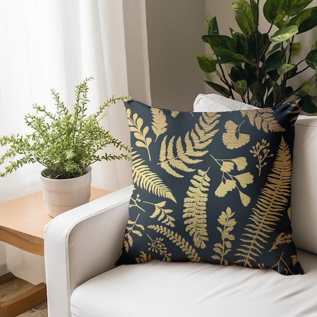 Modern Elegant Green and Gold Christmas Throw Pillow (Creator Uploaded)