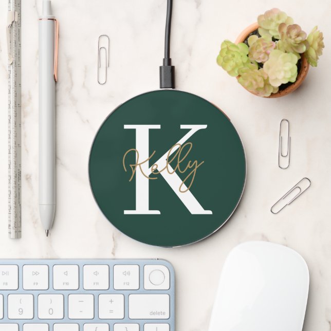 Modern Emerald Green Monogram Script Wireless Charger (Desk)