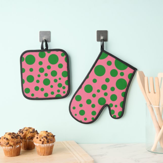 Modern Geometric Green Circles on Pink Oven Mitt & Pot Holder Set (Insitu(Hanging))