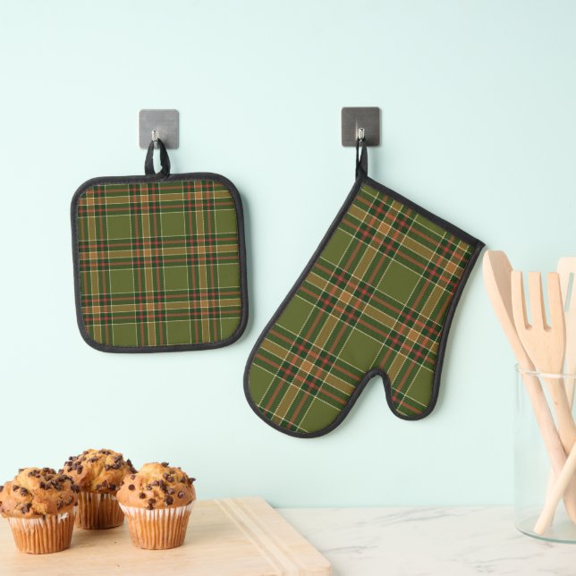 Modern Green Plaid Oven Mitt & Pot Holder Set (Insitu(Hanging))