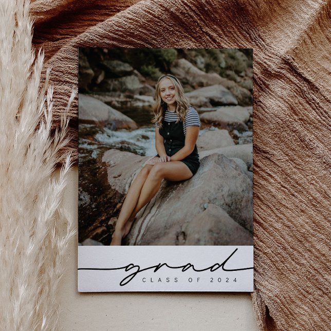 Modern Minimalist Graduation Invitation (Creator Uploaded)