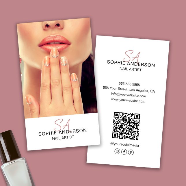 Modern Monogram Nail Artist White Business Card (Modern Monogram Nail Artist White Business Card)