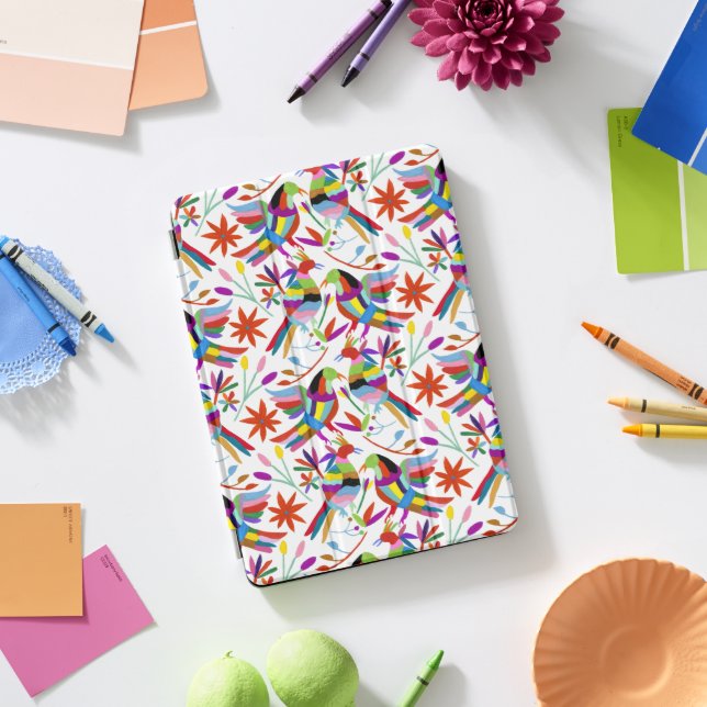 Modern Otomi Design III iPad Pro Cover (Desk)