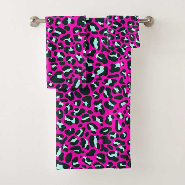 Modern Pink Cheetah Leopard Animal Print Bath Towel Set (Insitu)