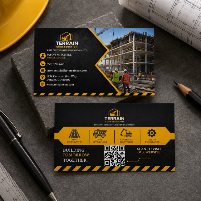 Modern Professional Black Gold Construction Business Card (Modern Professional Black Gold Construction Business Card
)