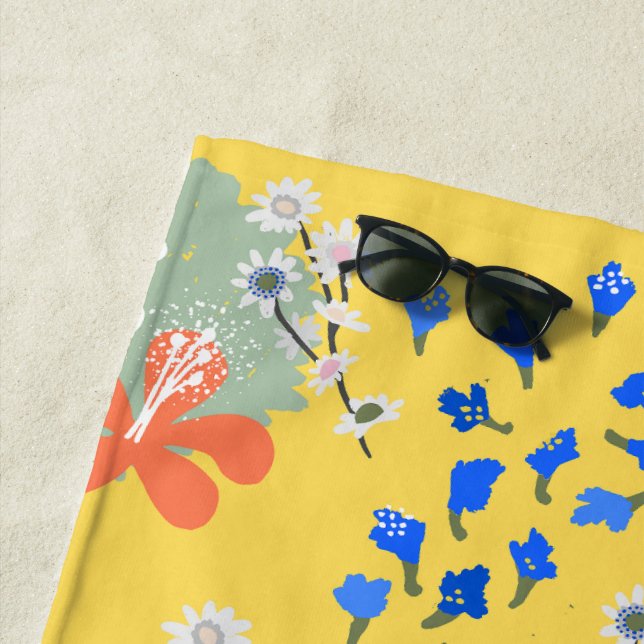 Modern retro floral pattern l Cute yellow Beach Towel (In Situ)