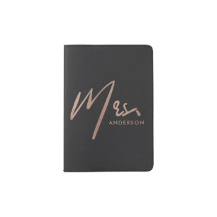 MODERN ROSE GOLD BLACK TYPOGRAPHY MRS LAST NAME PASSPORT HOLDER