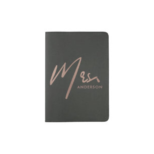 MODERN ROSE GOLD BLACK TYPOGRAPHY MRS LAST NAME PASSPORT HOLDER