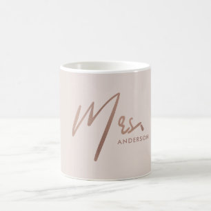 MODERN ROSE GOLD BLUSH TYPOGRAPHY MRS LAST NAME COFFEE MUG